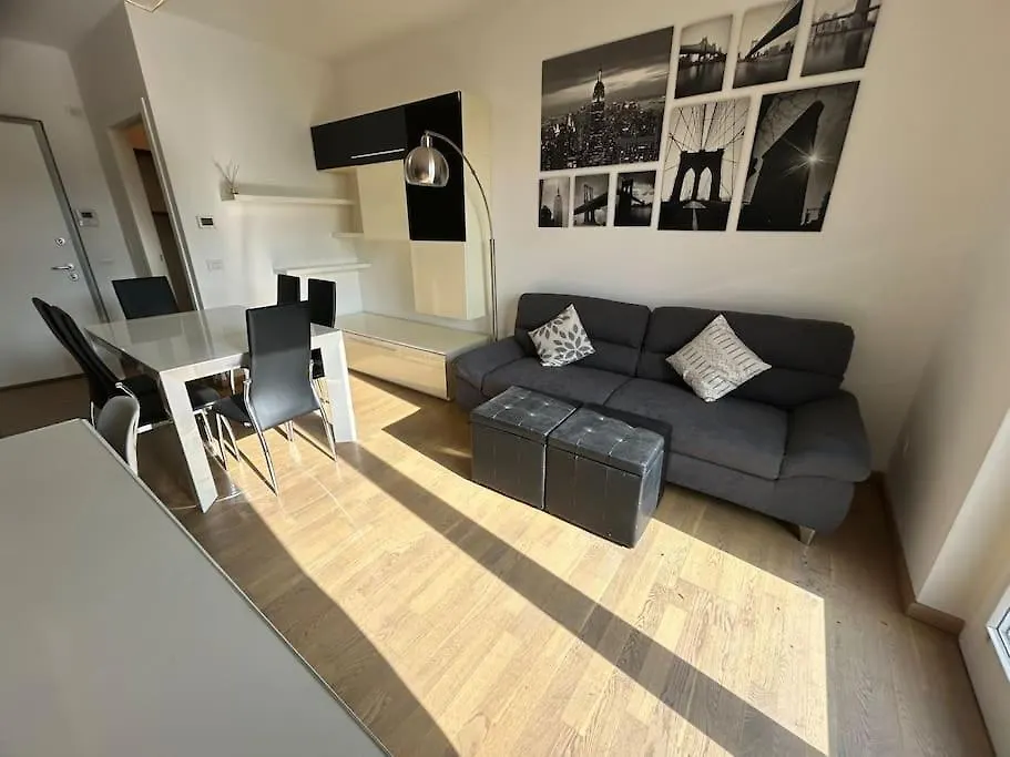 Maranello 6 Chilometri - Casa Ferrari 2 Bedrooms Parcheggio Privato Montale  Italia